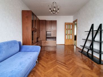 PARDUODAMAS 3 KAMBARIŲ SU DIDŽIUOJU HOLU BUTAS KĘSTUČIO G. 1065