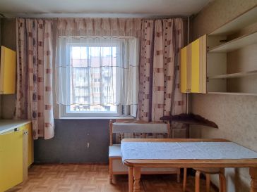 PARDUODAMAS 3 KAMBARIŲ SU DIDŽIUOJU HOLU BUTAS H.ZUDERMANO G. 7