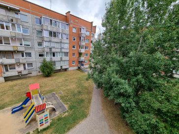 PARDUODAMAS 3 KAMBARIŲ SU DIDŽIUOJU HOLU BUTAS H.ZUDERMANO G. 7