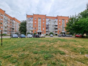 PARDUODAMAS 3 KAMBARIŲ SU DIDŽIUOJU HOLU BUTAS H.ZUDERMANO G. 7