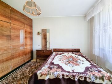 PARDUODAMAS 3 KAMBARIŲ SU  HOLU BUTAS MELIORATORIŲ AL. 3 