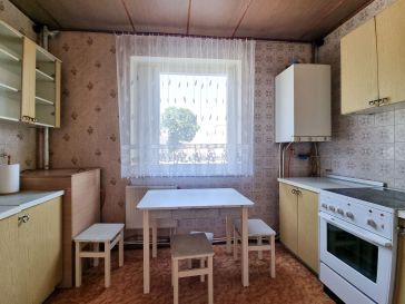 PARDUODAMAS 3 KAMBARIŲ SU  HOLU BUTAS MELIORATORIŲ AL. 3 