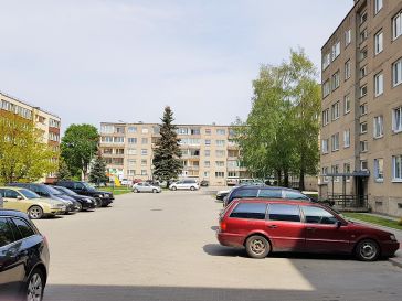PARDUODAMAS  4-IŲ KAMBARIŲ BUTAS MELIORATORIŲ AL. 7