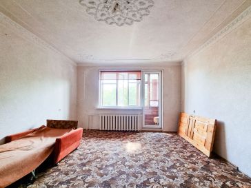 PARDUODAMAS  4 KAMBARIŲ BUTAS 