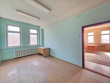 PARDUODAMA ADMINISTRACINIO PASTATO DALIS ŠILUTĖJE, TILŽĖS G. 48