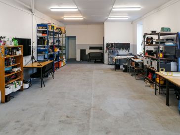 PARDUODAMAS ERDVUS PASTATAS - MECHANINĖS DIRBTUVĖS 