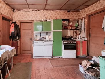 PARDUODAMAS GYVENAMAS NAMAS SU 0.2495 HA. ŽEMĖS SKLYPU