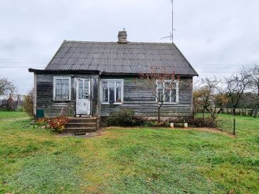 PARDUODAMAS GYVENAMAS NAMAS SU 0.2495 HA. ŽEMĖS SKLYPU