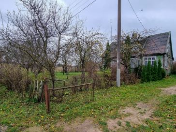 PARDUODAMAS GYVENAMAS NAMAS SU 0.2495 HA. ŽEMĖS SKLYPU