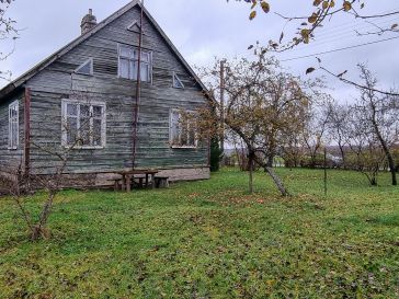 PARDUODAMAS GYVENAMAS NAMAS SU 0.2495 HA. ŽEMĖS SKLYPU