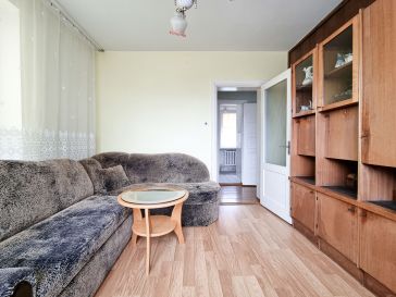 PARDUODAMAS GYVENAMAS NAMAS SU PASTATAIS IR ŽEMĖS SKLYPU