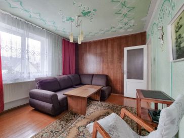 PARDUODAMAS GYVENAMAS NAMAS SU PASTATAIS IR ŽEMĖS SKLYPU