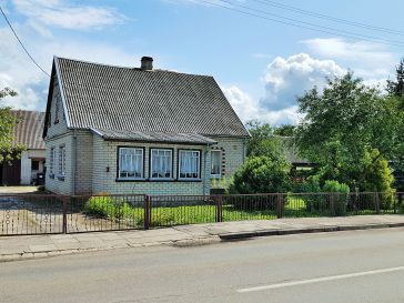 PARDUODAMAS GYVENAMASIS NAMAS SU 17 ARŲ ŽEMĖS SKLYPU Ž. NAUMIESTYJE