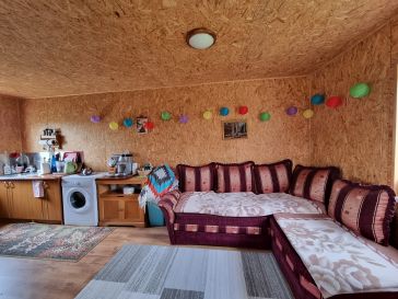 PARDUODAMAS SODO NAMAS SU 6 ARŲ ŽEMĖS SKLYPU