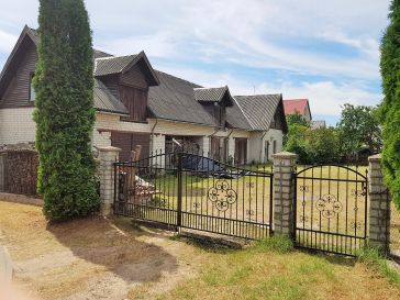 PARDUODAMI DU GARAŽAI SU ŪKINIU PASTATU IR 8  ARAIS ŽEMĖS SKLYPU68