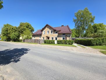 PIRMAME AUKŠTE PARDUODAMAS 2 KAMBARIŲ BUTAS ŠILUTĖJE