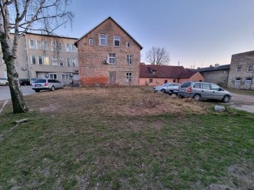 ŠILUTĖS MIESTO CENTRINĖJE GATVĖJE PARDUODAMAS  PASTATAS 
