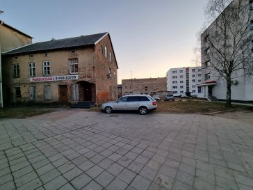 ŠILUTĖS MIESTO CENTRINĖJE GATVĖJE PARDUODAMAS  PASTATAS 60